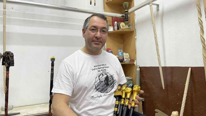 Kızılcık Ağacı 35 Yıllık Ustanın Elinde Sanat Eserine Dönüşüyor