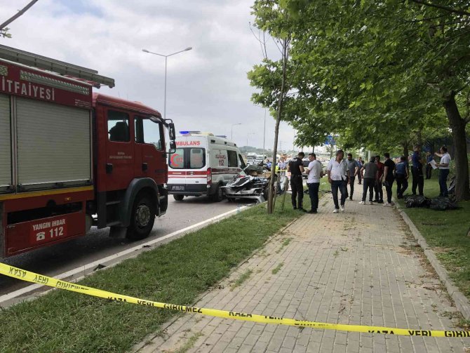 Bursa’da Otomobil Hurda Yığınına Döndü: 2 Ölü 3 Yaralı