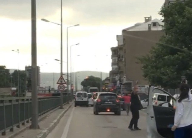 Bursa’da Yol Verme Kavgasında Ortalık Meydan Muharebesine Döndü