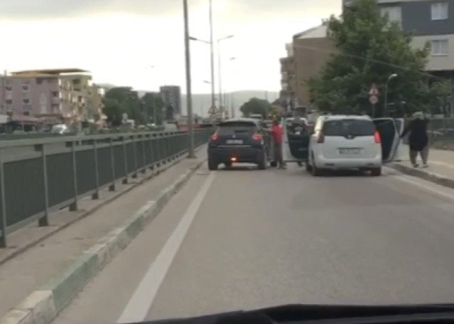 Bursa’da Yol Verme Kavgasında Ortalık Meydan Muharebesine Döndü