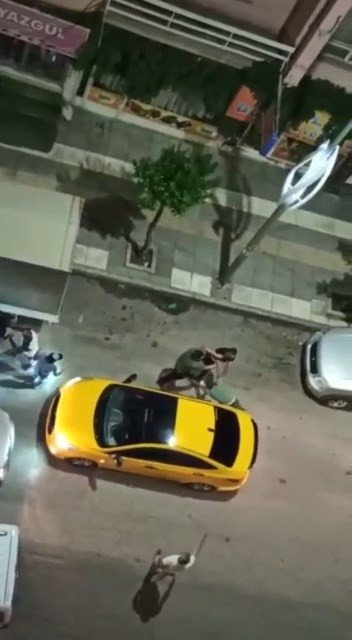 Elazığ’da Trafikte Yol Verme Kavgasında Yumruklar Konuştu