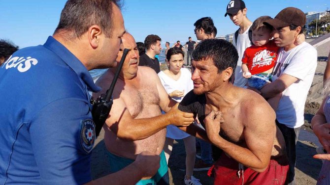 Denizde Kaybolduğu Sanılan Çocuk Karada Sağ Bulundu