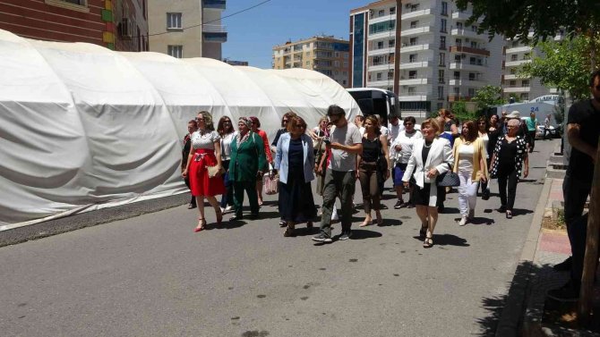 Evlat Direnişine Kadın Muhtarlardan Destek