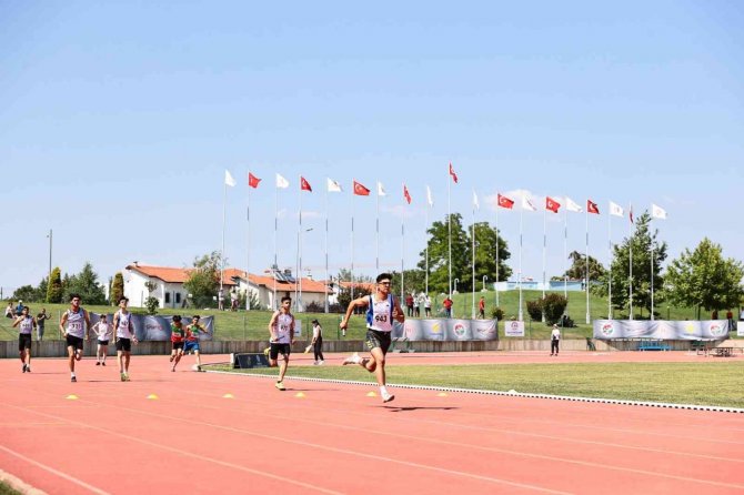 Türkiye’nin Dört Bir Yanından Gelen Takım Ve Sporcular Denizli’de Ter Döktü