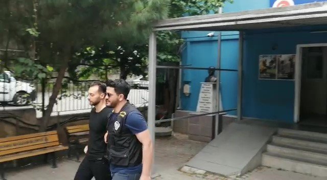 Ataşehir’de Eczane Çalışanlarına Saldıran Şahıs Yakalandı
