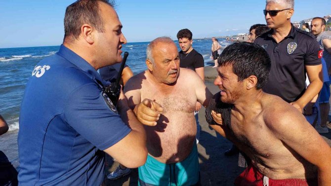 Denizde Kaybolduğu Sanılan Çocuk Karada Sağ Bulundu