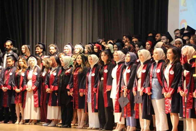 Fırat Üniversitesi 34. Dönem Tıp Mezunlarını Uğurladı