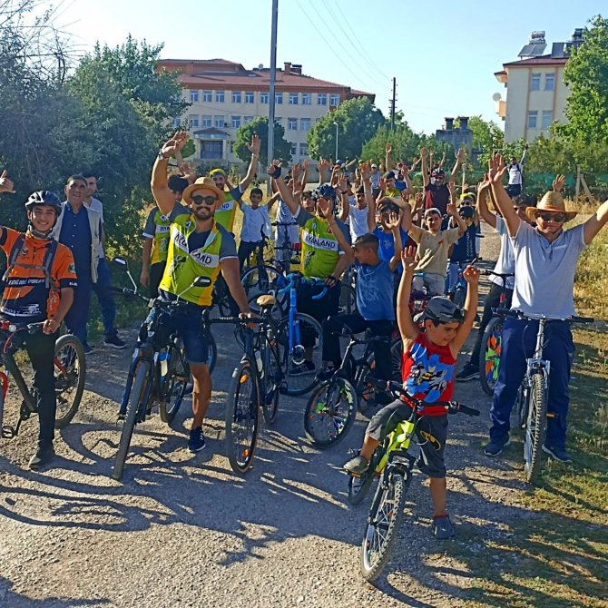 Elazığ’da Sporcular ‘Ali Bey Konağının’ Restore Edilmesi İçin Pedal Çevirdi