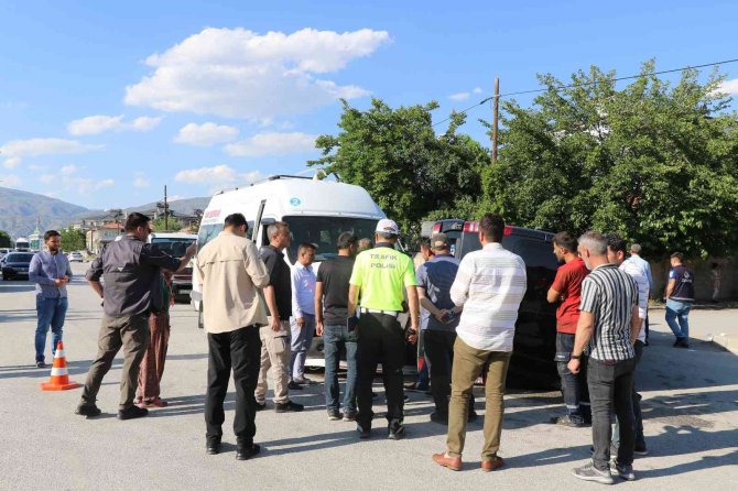 Erzincan’da İki Minibüs Çarpıştı: 7 Yaralı