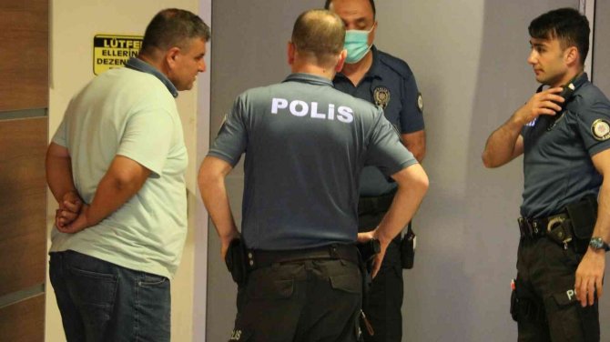 Benzin Döküp Hem Annesini Hem De Evi Yakan Şahıs Yakalandı