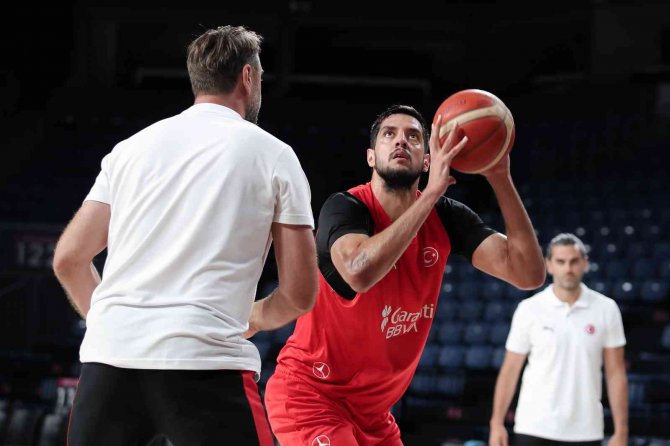 A Milli Erkek Basketbol Takımı, Büyük Britanya Maçı Hazırlıklarına Başladı