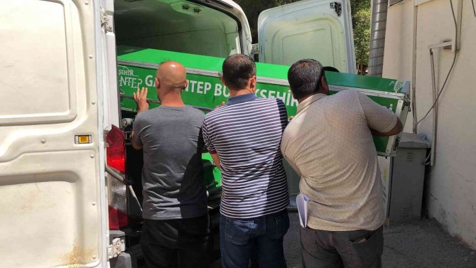 İ̇şçi Servisinin Çarptığı Motosiklet Aracın Altında Kaldı: 1 Ölü