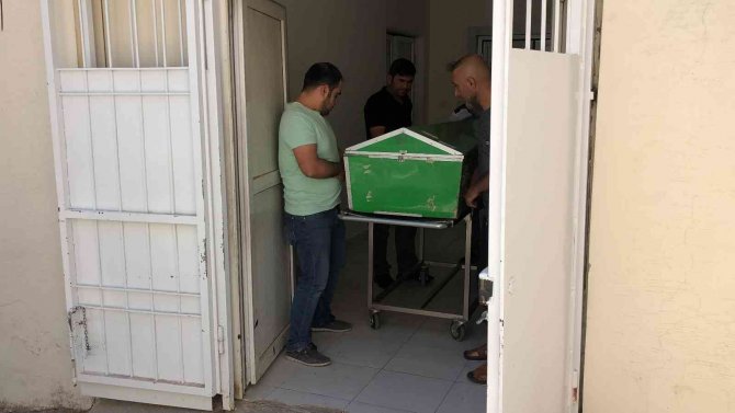 İ̇şçi Servisinin Çarptığı Motosiklet Aracın Altında Kaldı: 1 Ölü