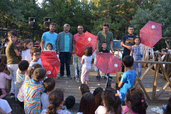 Gediz’de Babalar Günü Ve Karne Şenliği Etkinliği Düzenlendi