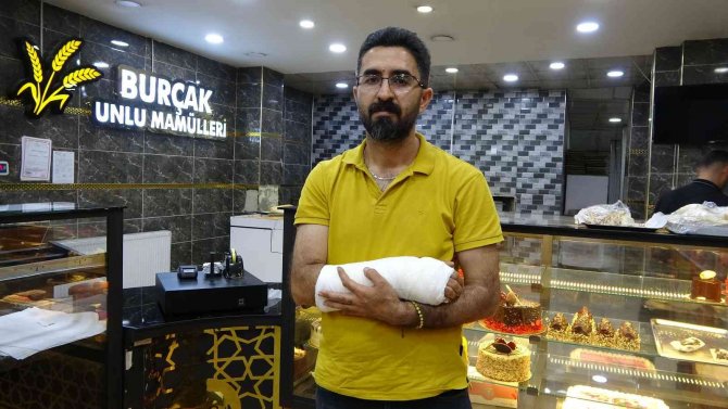 Kadını Kurtarmak İsterken Hem Ayağından Isırıldı Hem De Kolunu Kırdı