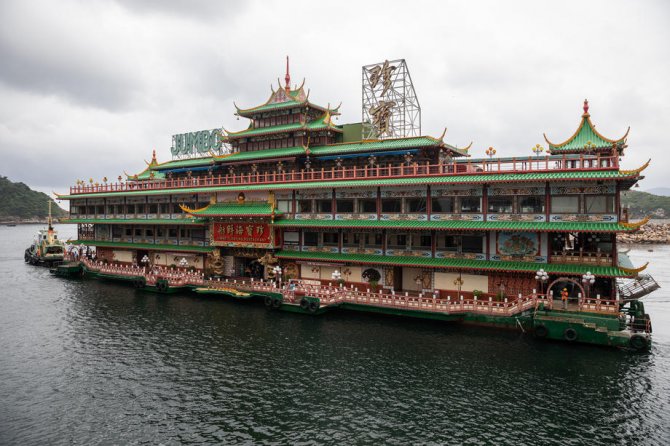 Hong Kong’un Simgelerinden Yüzen Restoran Güney Çin Denizi’nde Battı