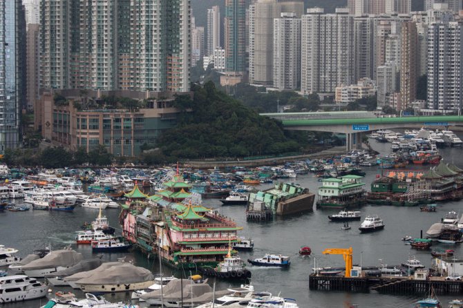 Hong Kong’un Simgelerinden Yüzen Restoran Güney Çin Denizi’nde Battı