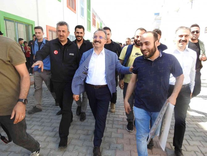 İ̇çişleri Bakan Yardımcısı Çataklı: “1 Milyon Suriyelinin Gönüllü Geri Dönüşüne Yönelik 240 Bin Konut Yapılacak”
