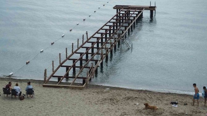 Burhaniye’de Hasarlı İskeleyi Büyükşehir Onardı