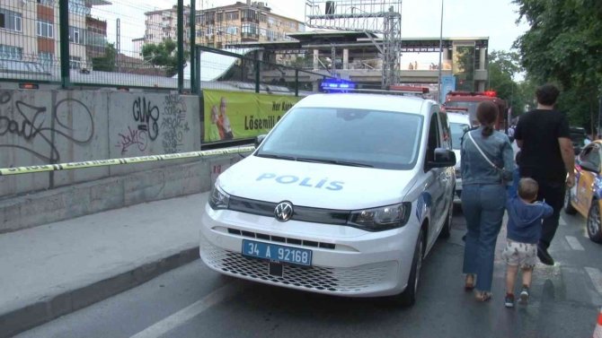 Bostancı’da Tren Raylarına Atlayan Genç Hayatını Kaybetti