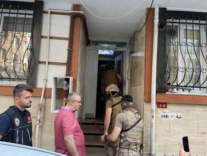 İ̇stanbul’da Uyuşturucu Tacirlerine Helikopter Destekli Eş Zamanlı Operasyon