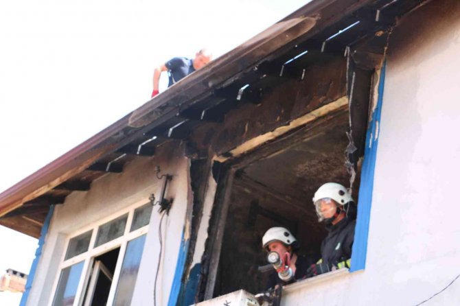 Annesini Ve Evi Benzin Döküp Yaktı