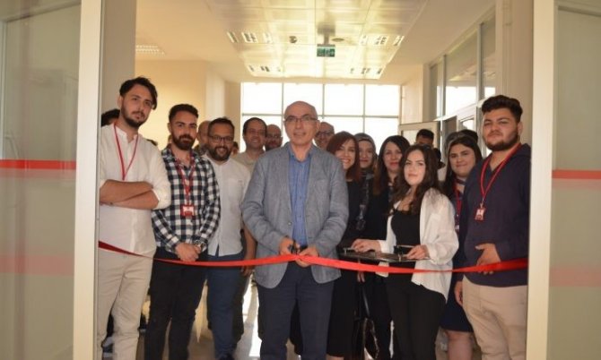 Öğrencilerin Fotoğraflarından Oluşan ‘Eskimeyen Eller’ Sergisi İlgi Gördü