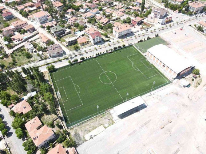 Tomarza Kapalı Spor Salonu Ve İ̇lçe Stadı Yenilendi