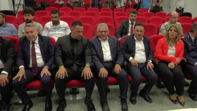 Baki Ertekin: “Türkiye’de Bir Ali Koç’tur, Bir Berna Gözbaşı’dır”