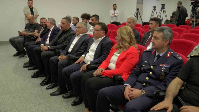 Baki Ertekin: “Türkiye’de Bir Ali Koç’tur, Bir Berna Gözbaşı’dır”