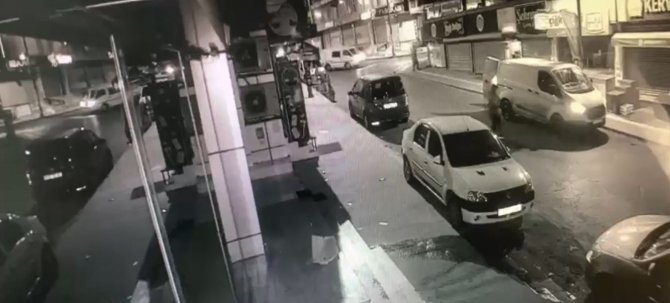 Kamyonet Sürücüsü Dehşeti Yaşadı: Kasadayken Aracı Çalındı