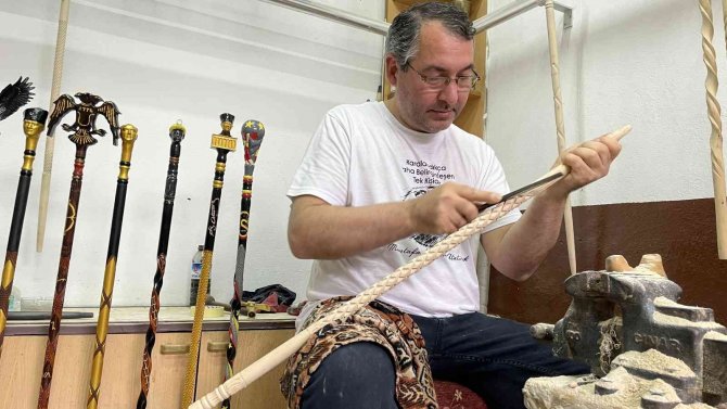 Kızılcık Ağacı 35 Yıllık Ustanın Elinde Sanat Eserine Dönüşüyor