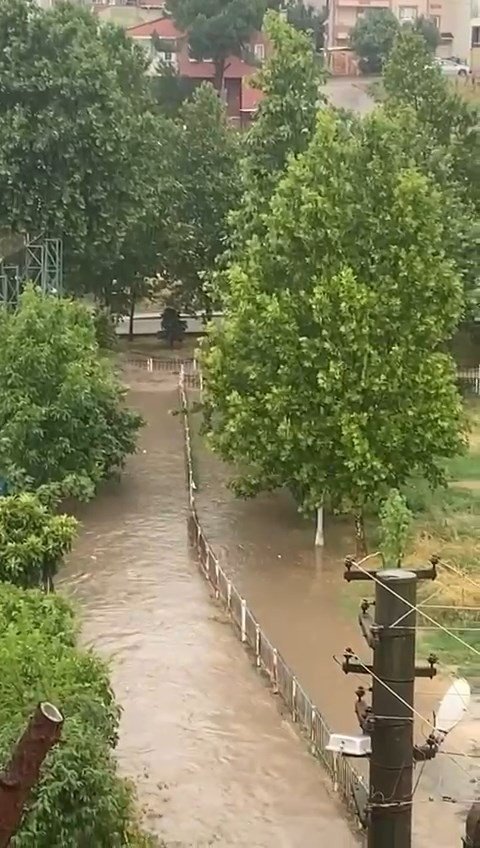 Kocaeli’de Yoğun Yağış Sele Döndü