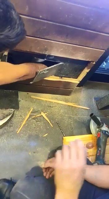 Kolon Arasında Mahsur Kalan Kedi İçin Seferber Oldular