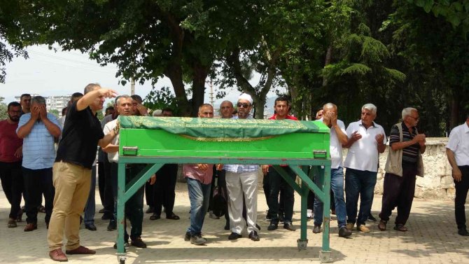 Cinayete Kurban Giden Kadın Son Yolculuğuna Uğurlandı