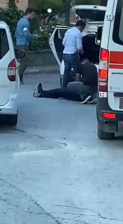 Uyuşturucu Satıcıları Kaçarken Arabayla Polise Çarptı