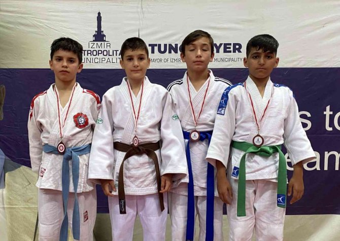 Manisa Bbsk’lı Judocular İ̇zmir’de Madalyaları Topladı