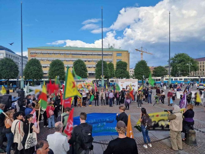 Nato Müzakereleri Devam Ederken Pkk/ypg Yandaşları İ̇sveç’te Sokağa İndi