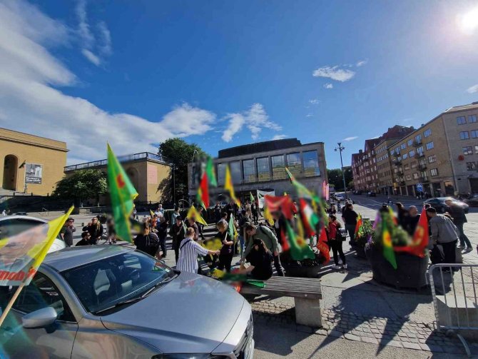 Nato Müzakereleri Devam Ederken Pkk/ypg Yandaşları İ̇sveç’te Sokağa İndi