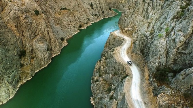 Sakin Şehirler Ağına Dâhil Edilen Kemaliye, Yaz Aylarında İlçe Nüfusunun 10 Katı Ziyaretçi Ağırlıyor