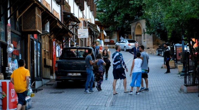 Sakin Şehirler Ağına Dâhil Edilen Kemaliye, Yaz Aylarında İlçe Nüfusunun 10 Katı Ziyaretçi Ağırlıyor