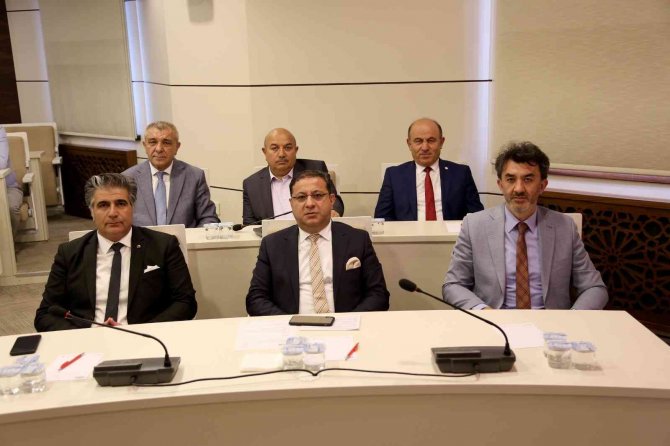 Sivaslı İş Adamlarının Yeni Pazar Arayışları Sürüyor