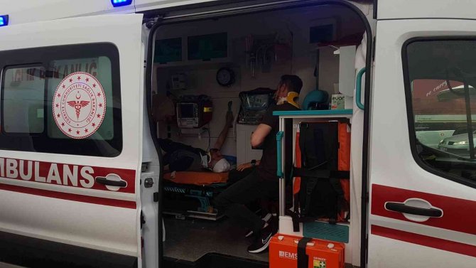 Tem’de 6 Aracın Karıştığı Kazada Ortalık Savaş Alanına Döndü: 2’si Çocuk 8 Yaralı