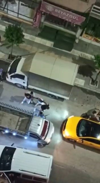 Elazığ’da Trafikte Yol Verme Kavgasında Yumruklar Konuştu