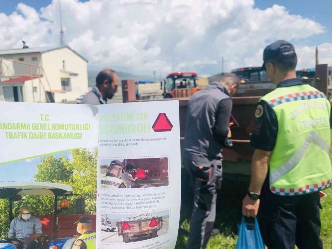 Traktör Kullanan Çiftçilere ’Reflektör’ Uyarısı