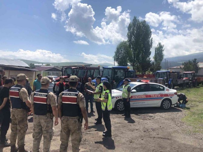 Traktör Kullanan Çiftçilere ’Reflektör’ Uyarısı