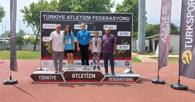 Sivaslı Atletler Şampiyonadan 2 Madalya İle Döndü