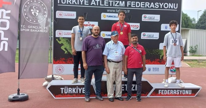 Sivaslı Atletler Şampiyonadan 2 Madalya İle Döndü