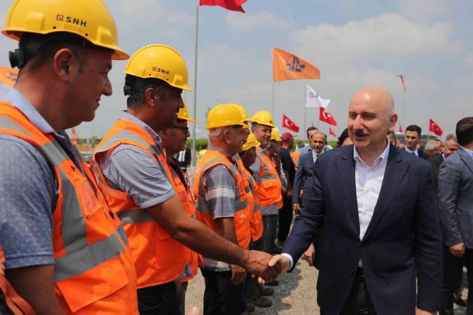 Bakan Karaismailoğlu: "Güçlü Ve Büyük Türkiye İçin Çalışıyoruz"