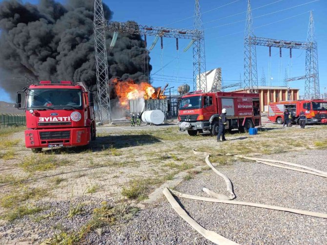 Van’daki Trafo Yangını 6 Saatte Söndürüldü